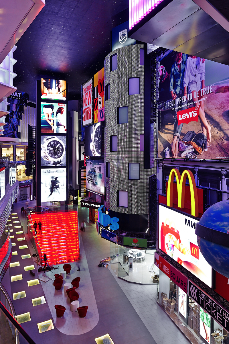 Illustration for article titled Moscow's Replica of Times Square Looks Startlingly Realistic